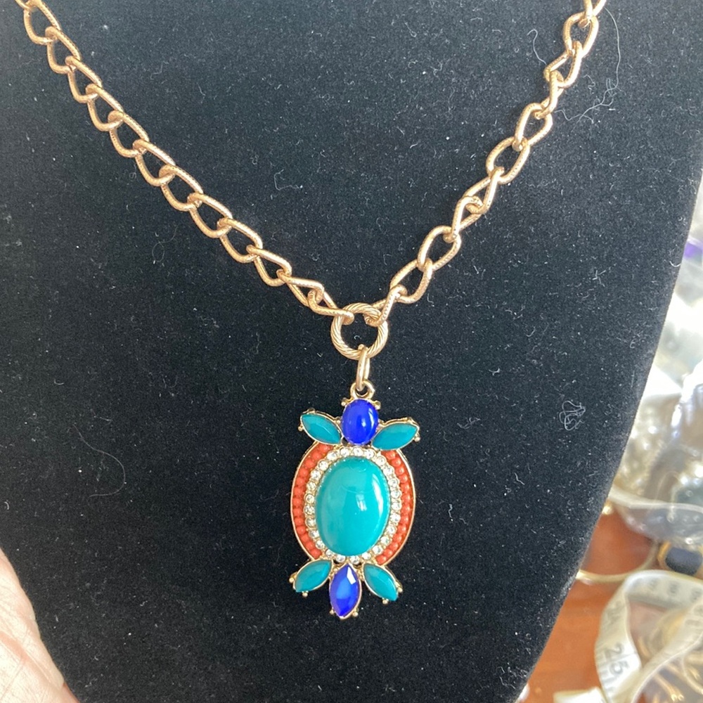Elegant Gold and Blue Pendant Necklace